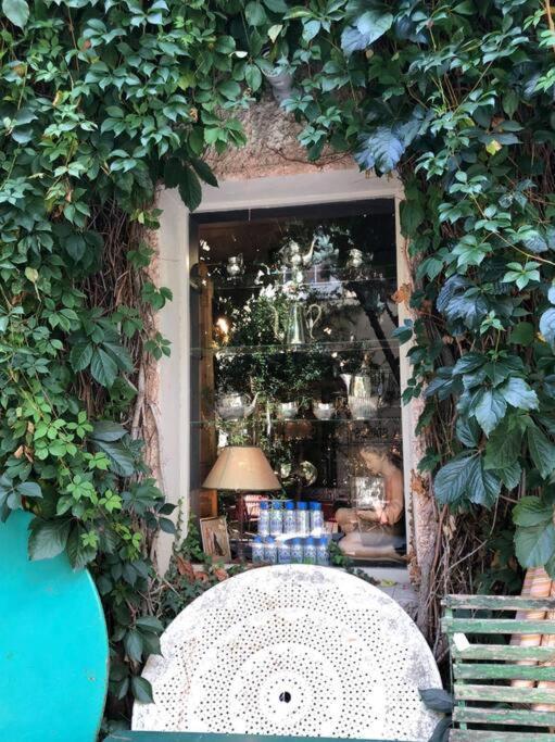 Pause En Provence Au Village Des Antiquaires De La Gare L'Isle-sur-la-Sorgue