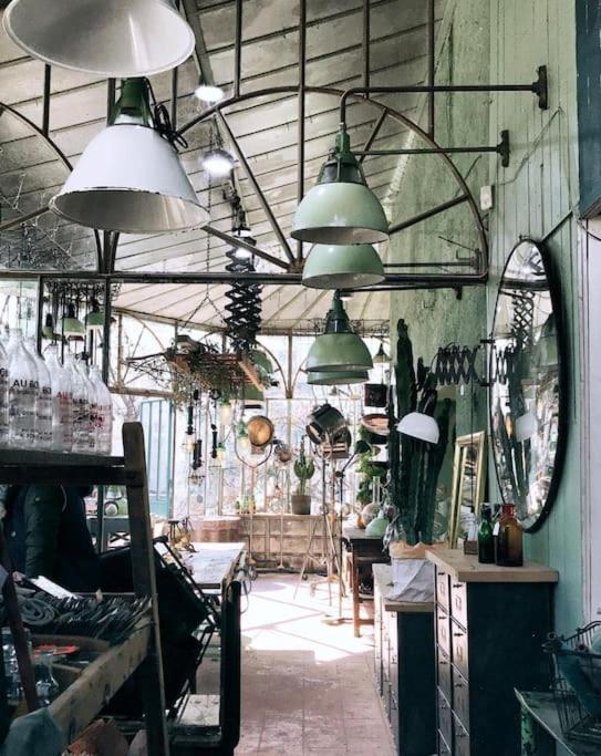 Pause En Provence Au Village Des Antiquaires De La Gare * L'Isle-sur-la-Sorgue